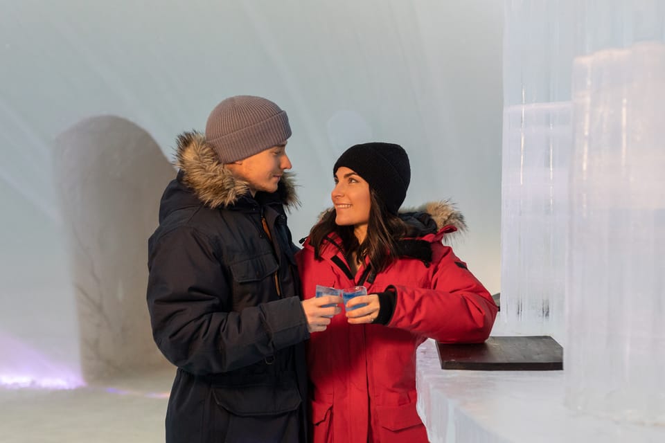 Interior del Ice Hotel en Snowman World Rovaniemi