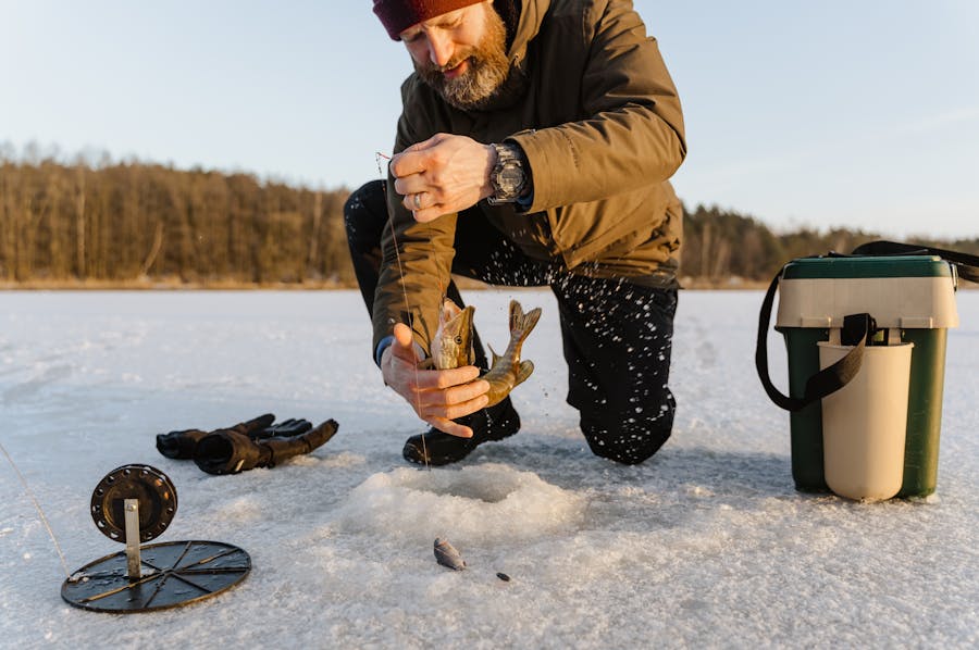Pescar en el hielo en Rovaniemi