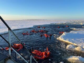 Experiencias de flotación sobre hielo en Rovaniemi