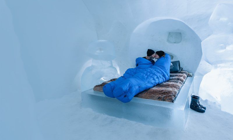 Sauna y jacuzzis exteriores del Arctic SnowHotel en invierno