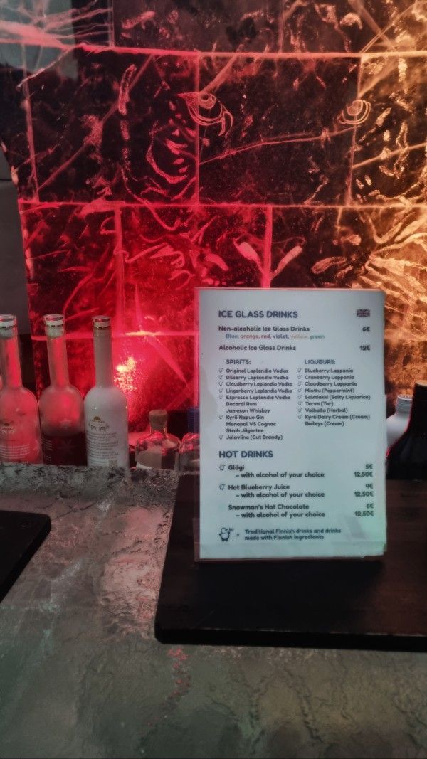 Restaurante y bar de hielo en Snowman World