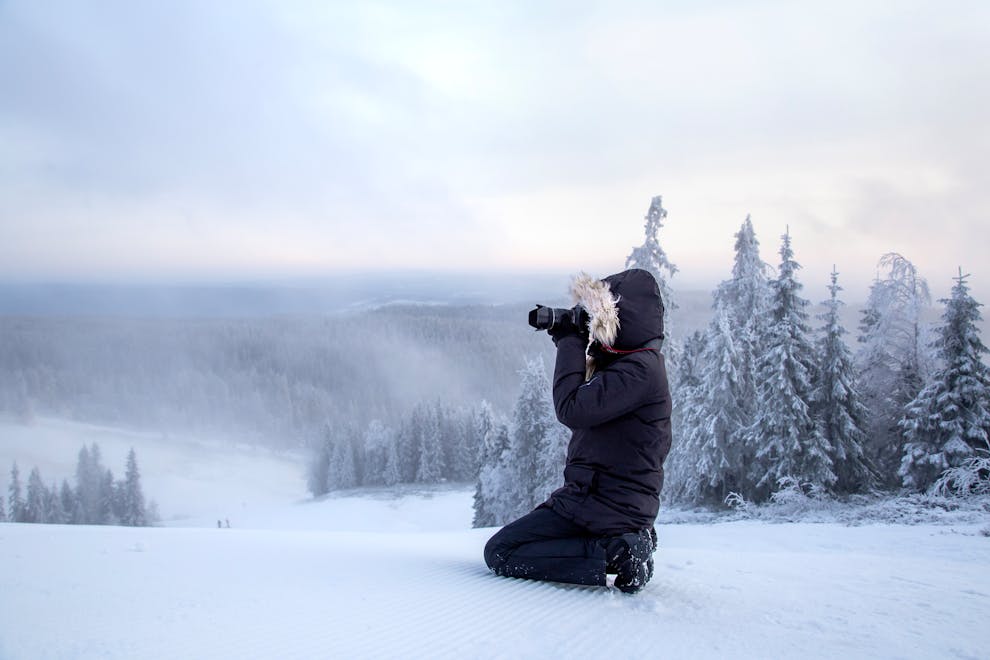 Fotógrafo profesional en paisajes nevados de Laponia
